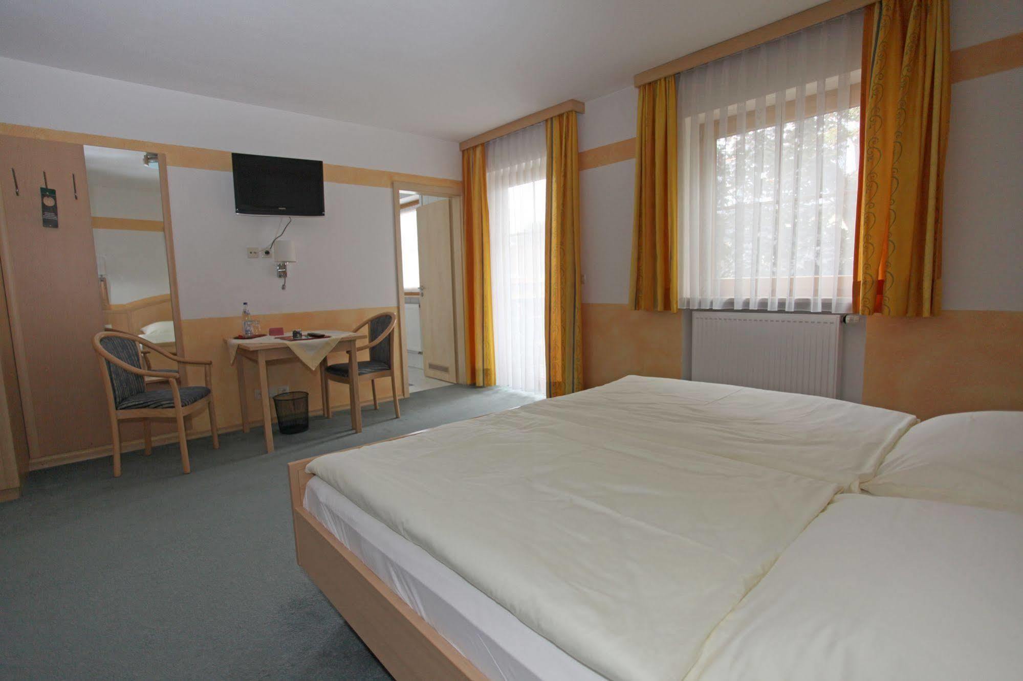 Hotel Garni Hopfengold Wolnzach Exterior foto