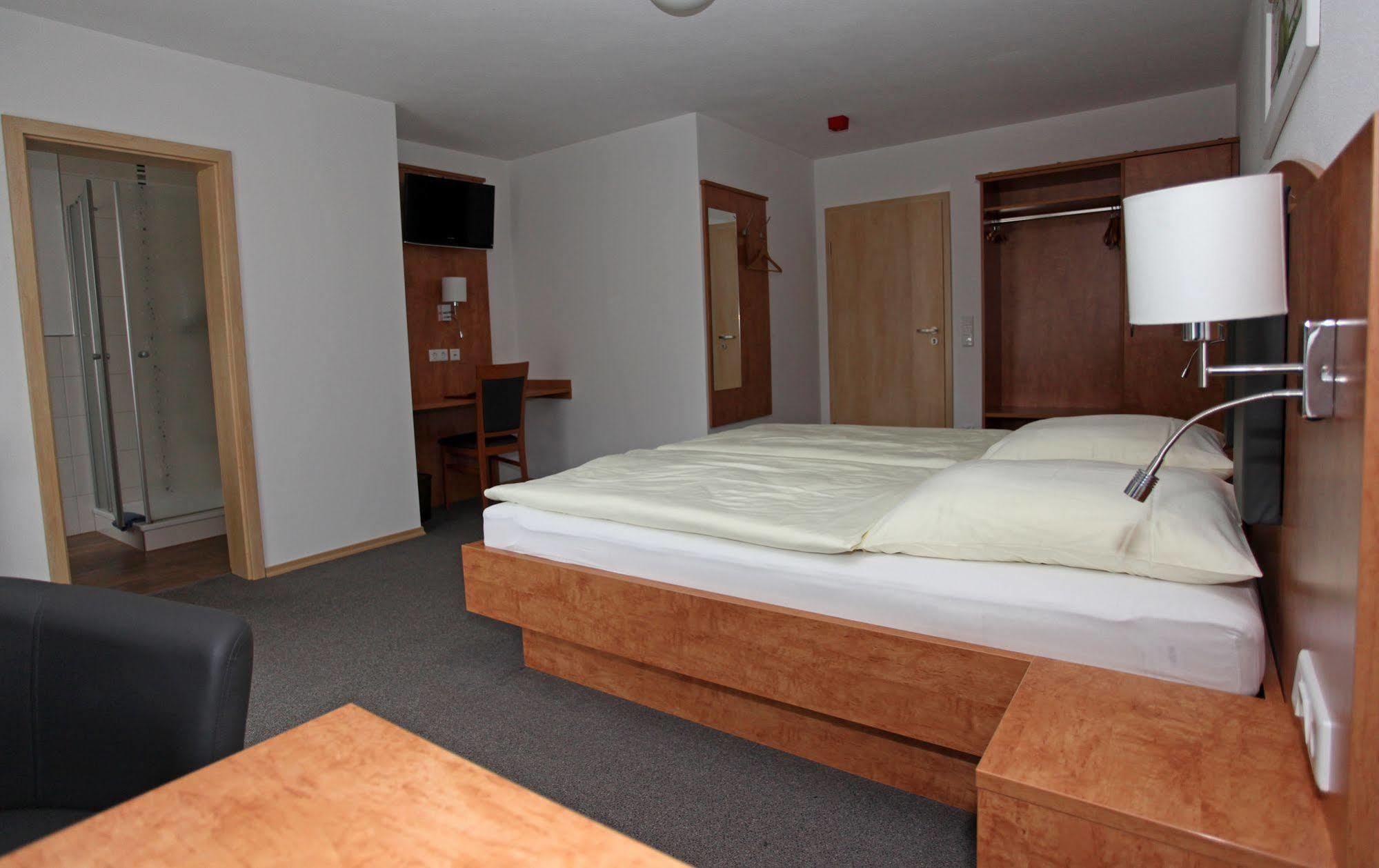 Hotel Garni Hopfengold Wolnzach Exterior foto
